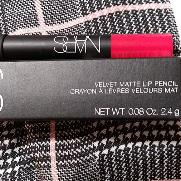 Nars (2) Velvet Matte Lip Pencils - Shades of Red - Picture 3 of 7